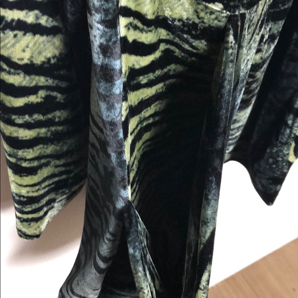 Fantazia Zebra Print Pullover Sweater - Picture 6 of 10